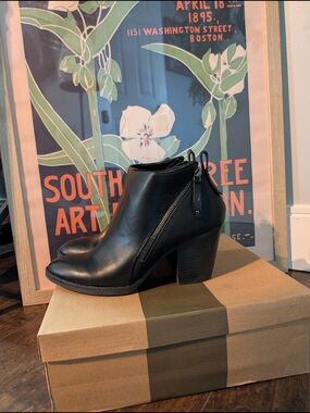 Women’s Black PU Leather Ankle Bootie with Block Heel Size 9